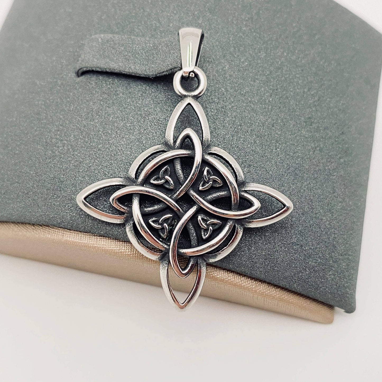Witches' Knot Pendant (Stainless Steel)